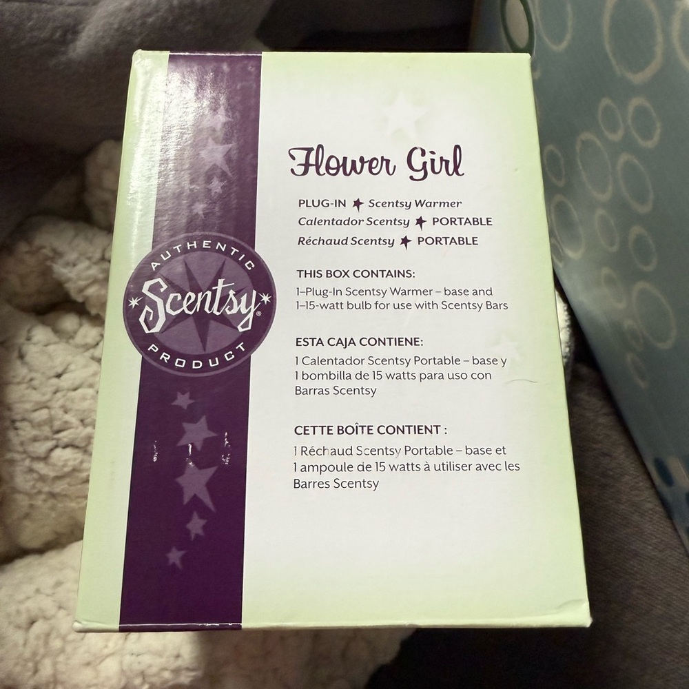 Scentsy Flower Girl Plug-In Warmer - Purple and White